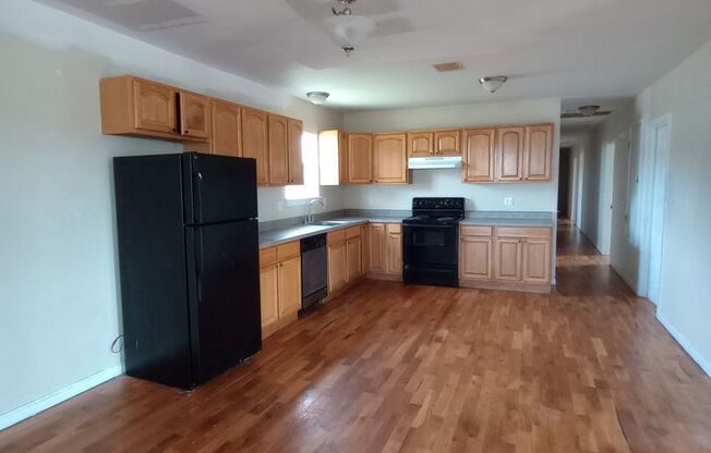 5 beds, 2 baths, 2,320 sqft, $2,000