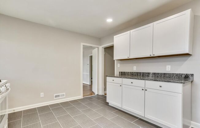 One Level Living -- 5bed / 3bath - Chevy Chase