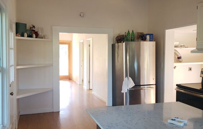 2 beds, 1 bath, $1,600, Unit Duplex