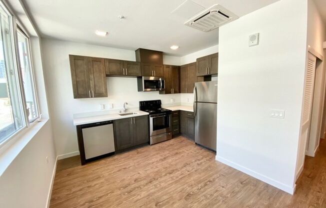 ******1836 Columbia Street