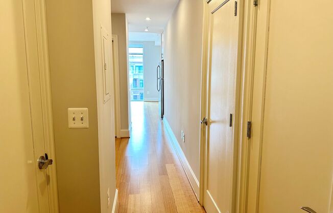 1 bed, 1 bath, $2,800, Unit 512