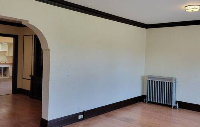 Newly Renovated 3-Bedroom Upper Flat Near Washington Park, Available NOW!
