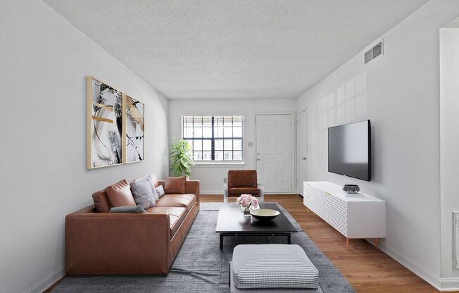 1 bed, 1 bath, 624 sqft, $975, Unit 912-912C Foxcroft