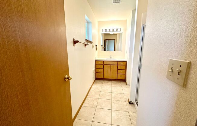 3 beds, 2 baths, 1,040 sqft, $1,350, Unit A