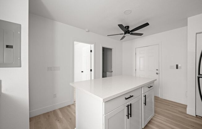 (TG)Tenth St 623