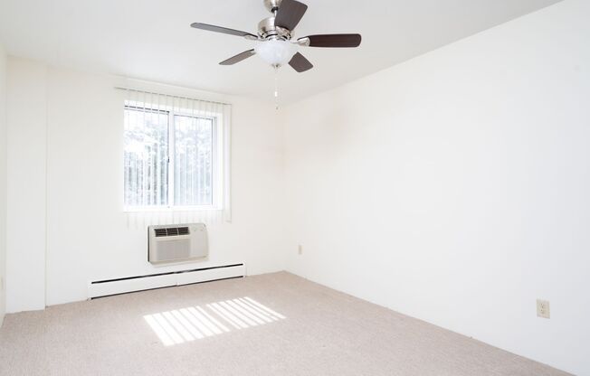 2 beds, 1 bath, 900 sqft, $1,400, Unit 409
