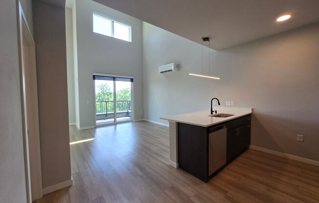 1 bed, 1 bath, 756 sqft, $1,820, Unit 8421-421