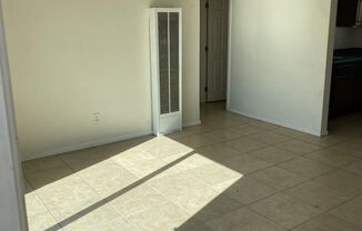 3 beds, 1 bath, 1,000 sqft, $3,595, Unit 708