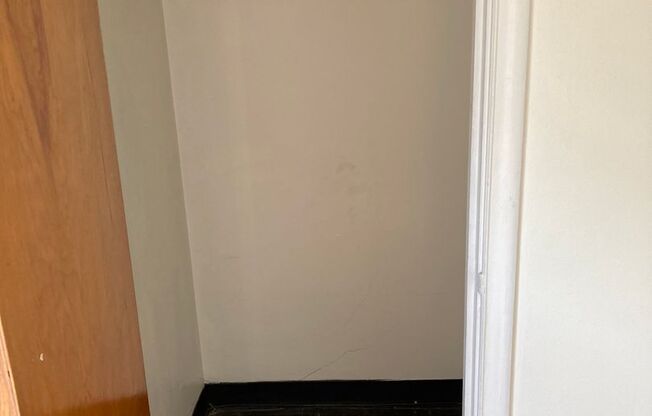 2 beds, 1 bath, 950 sqft, $1,275, Unit 5600 Fifth A312
