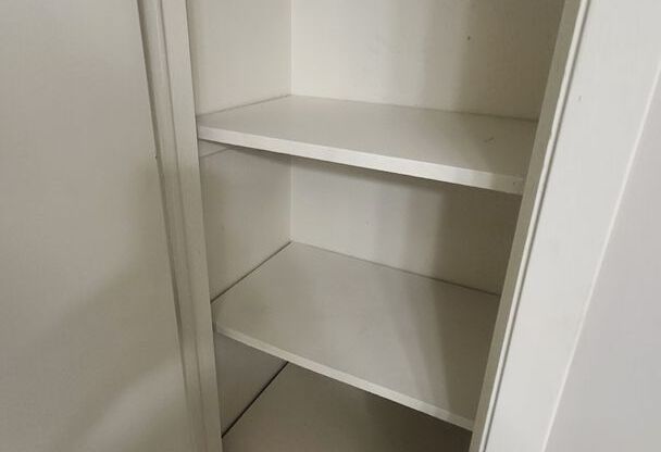 1 bed, 1 bath, 850 sqft, $1,050, Unit 6-610