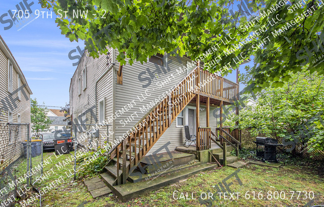 705 9 ST NW