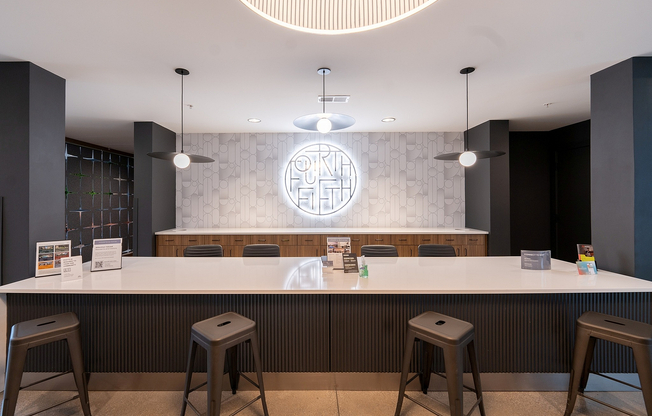 4th & 5th Leasing Desk