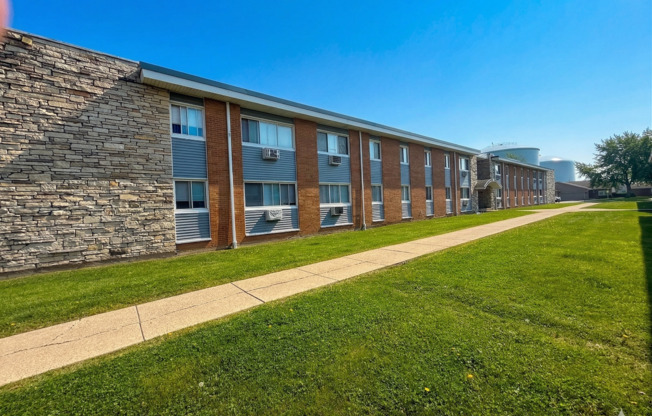 Sation Hills Apartments in Kenosha, WI