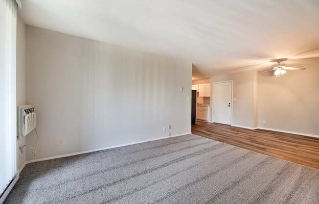 Unfurnished Living Room at Glen Hills Apartments, Wisconsin, 53209