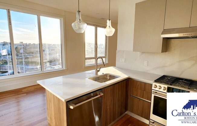 218 OLD COLONY AVE