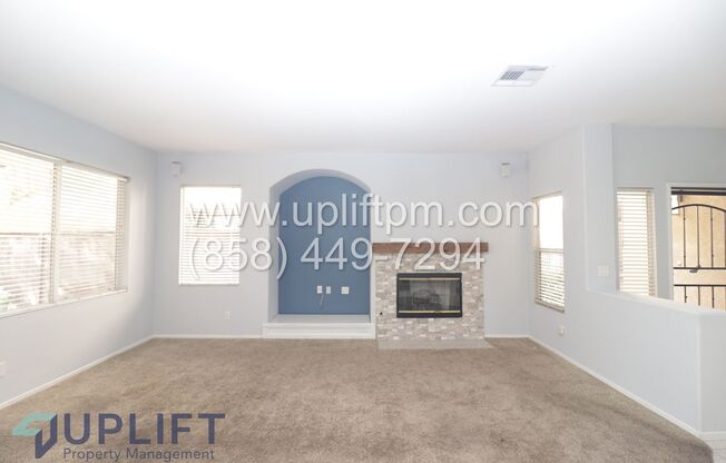 4 Bed 2.5 Bath Townhouse in Oceanside AVAILABLE NOW!