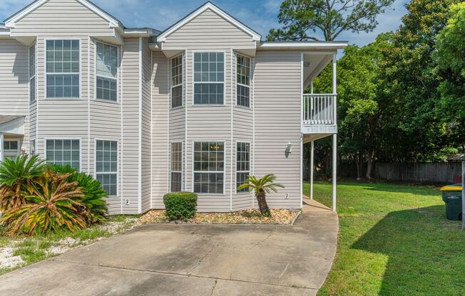 Spacious 3BR/3BA Townhome in PRIME location!!