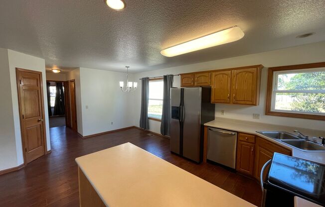 3 beds, 2 baths, $1,695