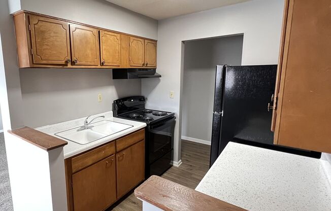 2 beds, 1 bath, 850 sqft, $940, Unit 42