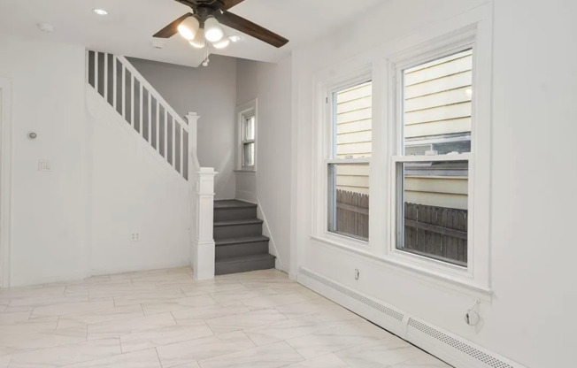 2 Kitchen Home in Forest Hills - Ideal for Shared Living