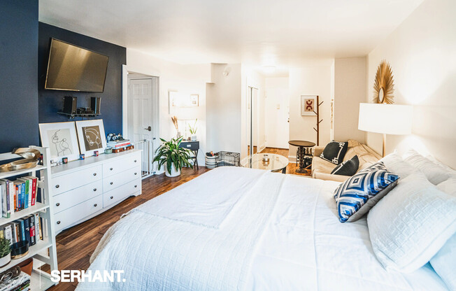 Studio, 1 bath, $3,800, Unit 16L