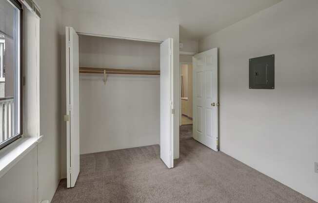 Silver Ridge Large Closet