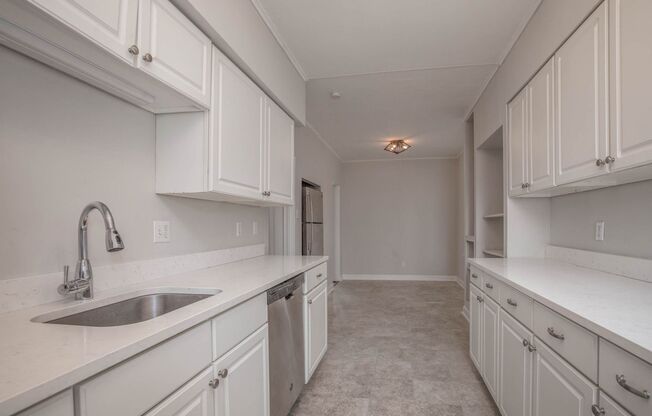 3 beds, 1 bath, $1,600, Unit Kingsland - 2