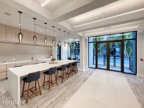 445 Hialeah Dr