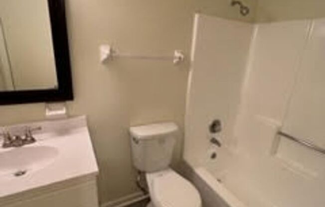 2 beds, 2 baths, 950 sqft, $1,250, Unit 13A
