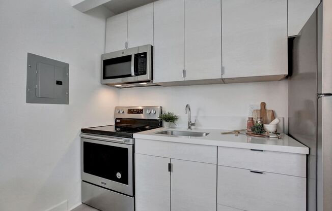 Studio, 1 bath, 270 sqft, $1,095, Unit 111