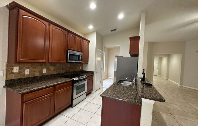 BEAUTIFUL SPACIOUS 3 BEDROOM 2 BATH SINGLE FAMILY HOME FOR RENT