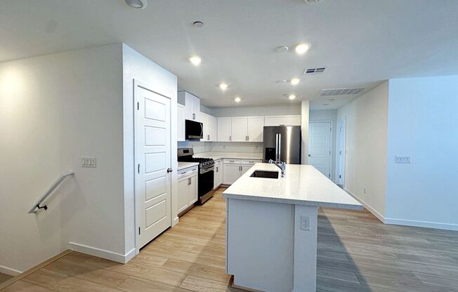 1 WEEK FREE RENT! BRAND NEW BUILD! 2 BEDROOM TOWNHOME!