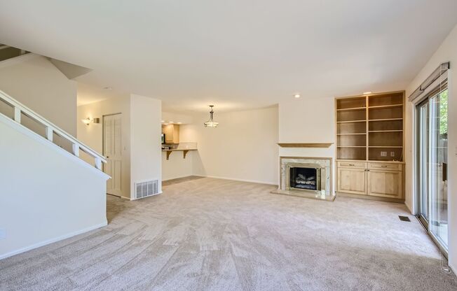 4b/3.5ba 3 Story Condo in Table Mesa!