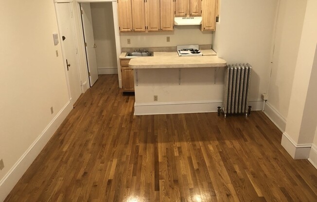 1 bed, 1 bath, 650 sqft, $2,300, Unit 9