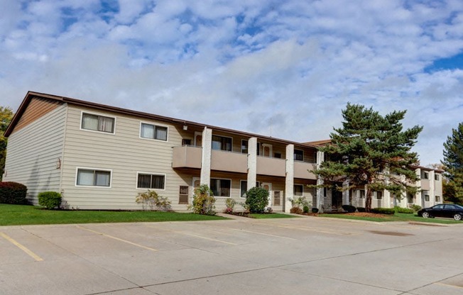 Exterior at Willowood Apartments, Ohio