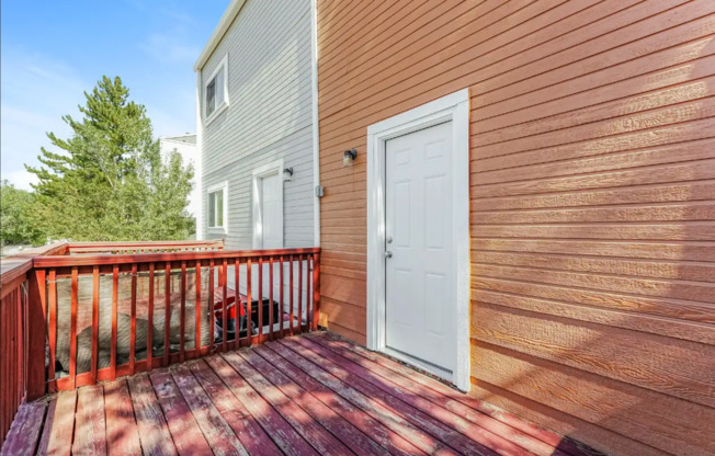 567-579 Winnie Way