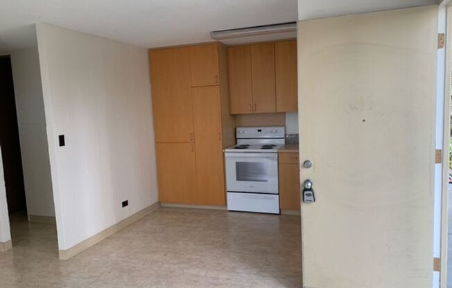 2 beds, 1 bath, $1,600, Unit #20