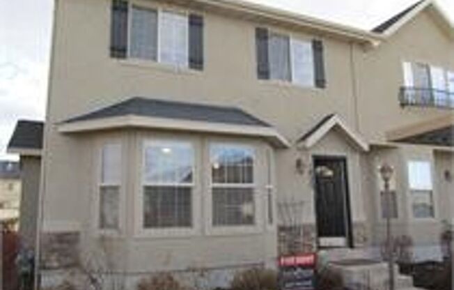*Reduced price* End Unit Townhouse in Springville