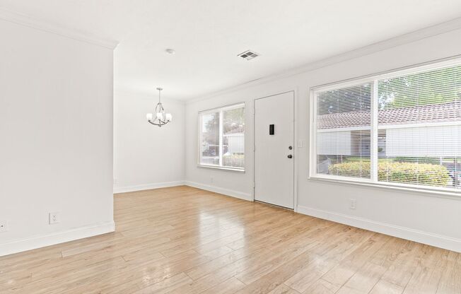 Spacious & Updated 2-Bedroom Townhouse in Union City | In-Unit Laundry & Modern Kitchen
