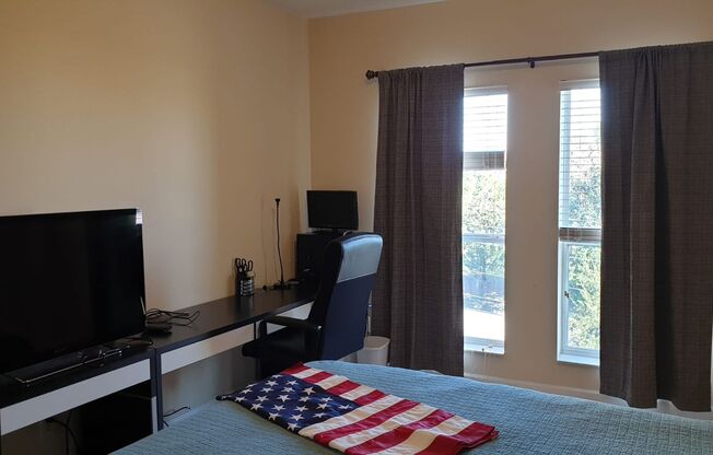 3 beds, 2 baths, $2,900, Unit Unit 443