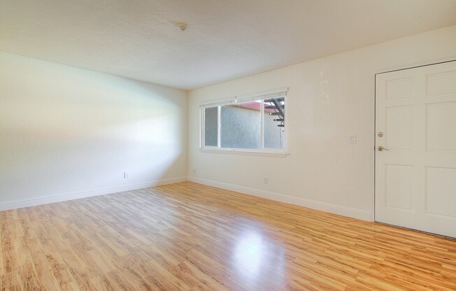 2 beds, 1 bath, 750 sqft, $2,195, Unit 23