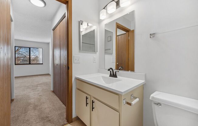 2 beds, 2 baths, 1,059 sqft, $1,525, Unit 1501-302