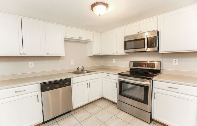 Move-In Ready Townhome Rental in Portsmouth!