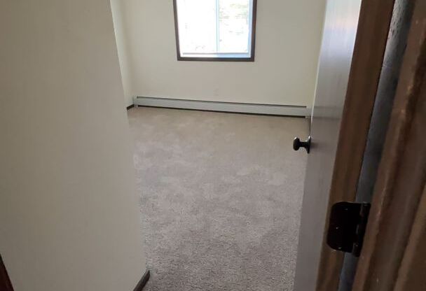 2 beds, 1 bath, 950 sqft, $1,295, Unit 1800-305