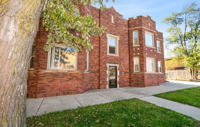 4737-4743 W 65th MOBILITY ZONE