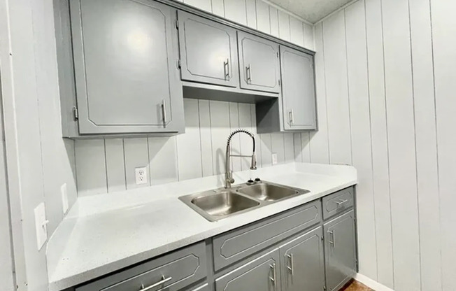 1 bed, 1 bath, 700 sqft, $670, Unit 5