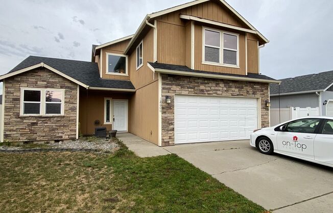 Airway Heights 3 Bed 2.5 bath + Large Rec Room Single Family Home. Available Now!