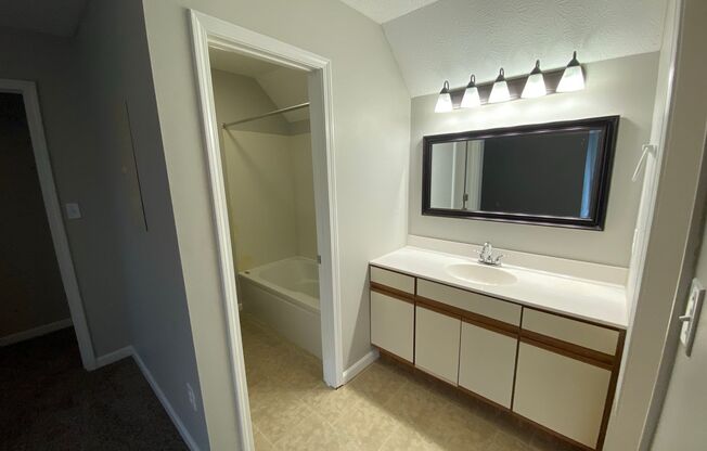 2 beds, 2 baths, 1,350 sqft, $1,525, Unit 26