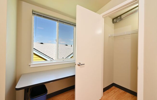 Studio, 1 bath, 180 sqft, $1,249, Unit Unit 302