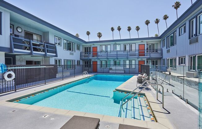 Hayden on Hollywood...Authentic Hollywood Living Experience! Fully Remodeled Units...CALL NOW!